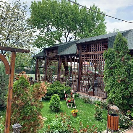 Pensiune Restaurant Rustic Rm Sarat 름니쿠 서라트 외부 사진