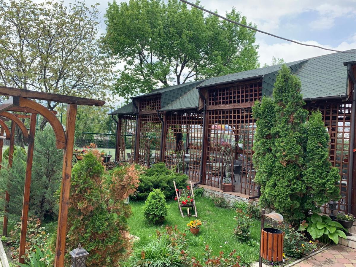 Pensiune Restaurant Rustic Rm Sarat 름니쿠 서라트 외부 사진