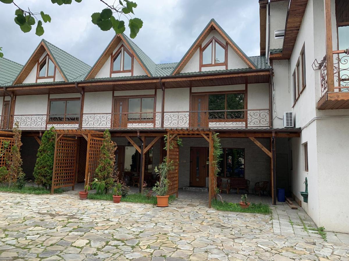 Pensiune Restaurant Rustic Rm Sarat 름니쿠 서라트 외부 사진